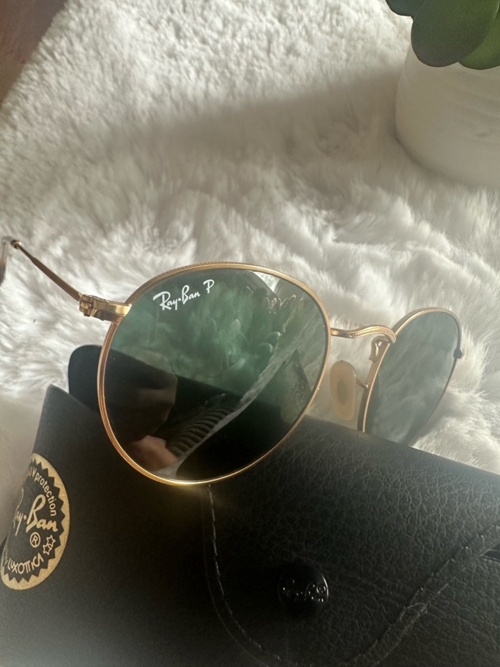 Ray-Ban Round Metal Sunglasses in Gold with Green Lenses